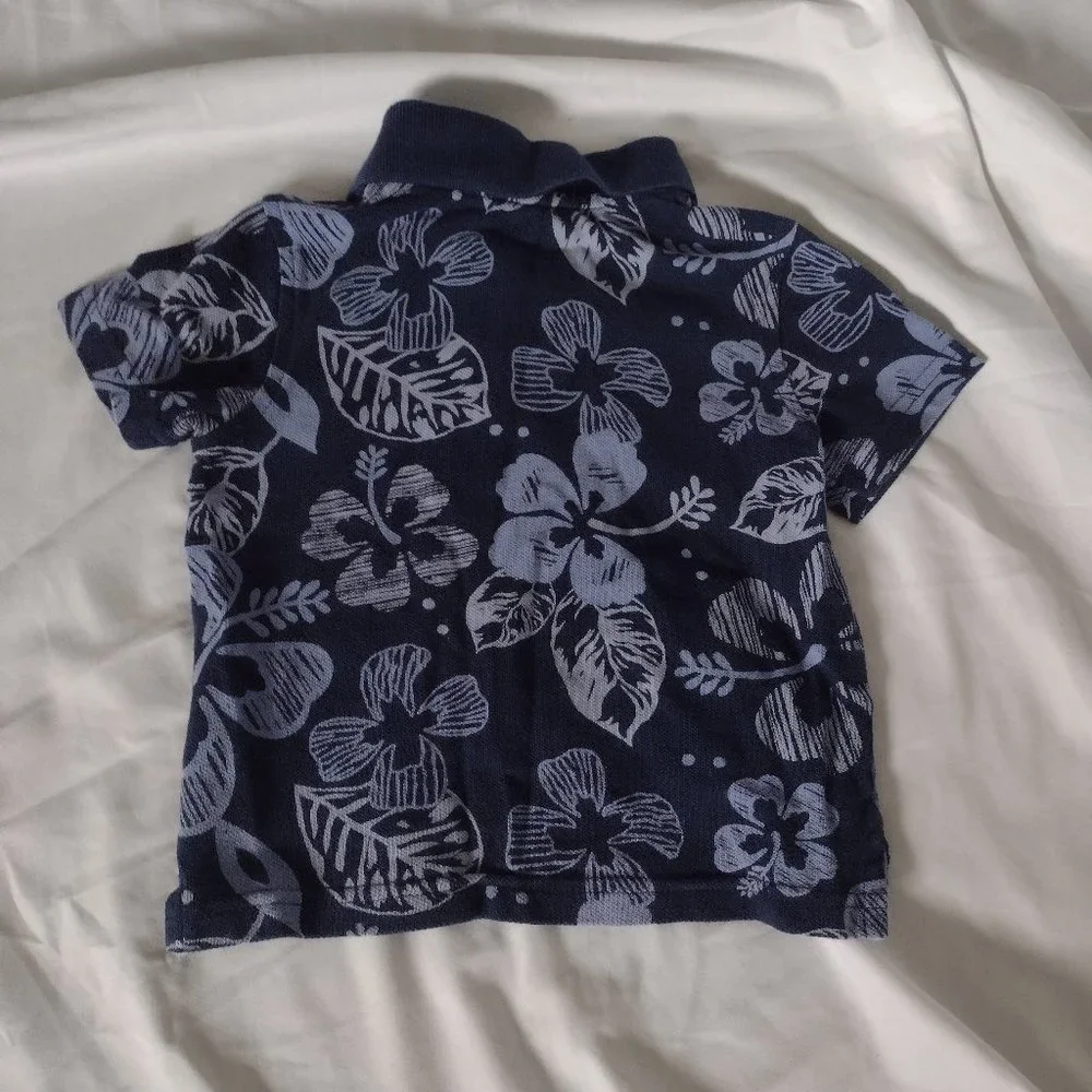 5 for $20 Gap shirt - Picture 4 of 4